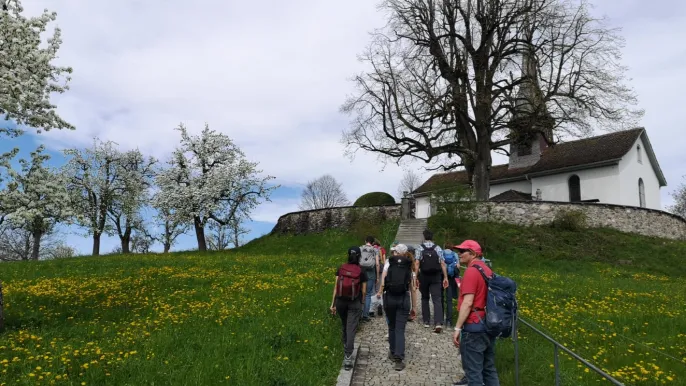 Pilgern (Foto: Fredy Flückiger) Pilgern (Foto: Fredy Flückiger)